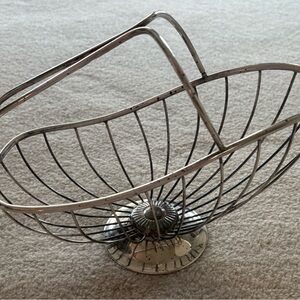 Silver Plated Wire Wine Bottle Holder